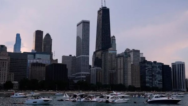 ضابط شرطة أمريكي ينهى حياة شاب خلال مطاردة في شيكاجو