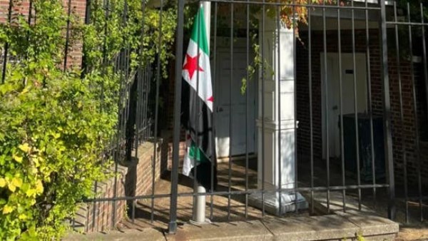 العلم السوري في واشنطن 