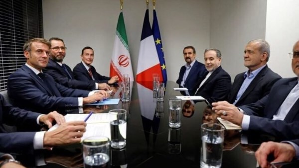 الترويكا الأوروبية تحذر إيران 