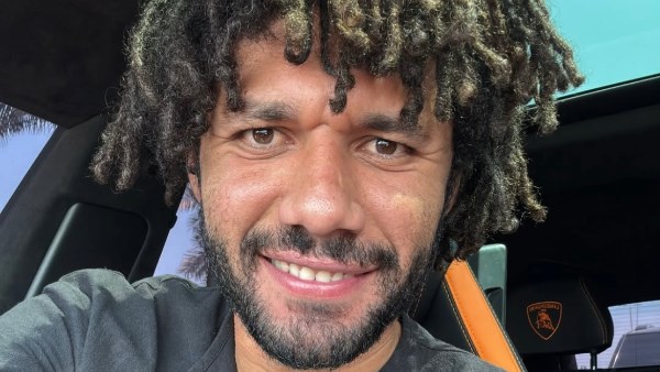 محمد النني في أحدث ظهور من داخل سيارته