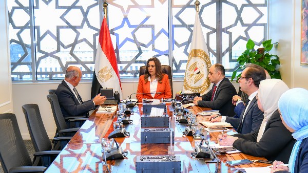 د منال عوض