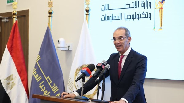 وزير الاتصالات
