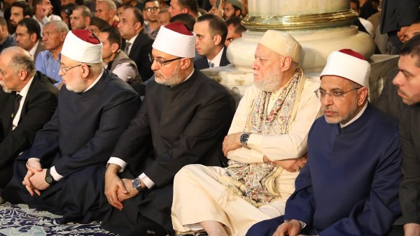 مفتي الجمهورية يشهد احتفال الطرق الصوفية بذكرى المولد النبوي الشريف بمسجد الإمام الحسين