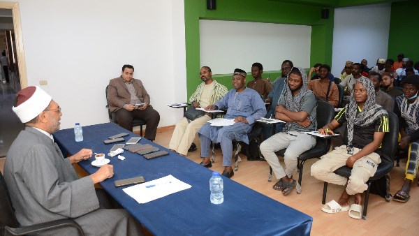 خلال ورشة عمل للطلاب الوافدين بمنظمة خريجي الأزهر.. د.العواري: السيرة النبوية مرجع للقيم والفضائل