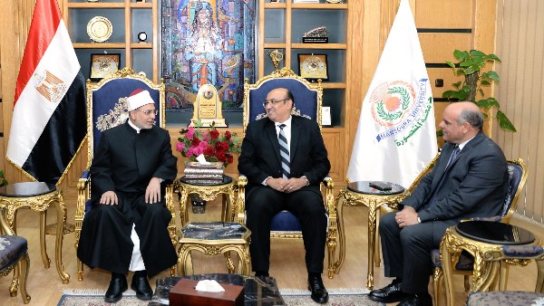 نائب رئيس جامعة المنصورة يشيد بدور الأزهر الشريف منارة العلم والفكر الوسطي المعتدل على مستوى العالم