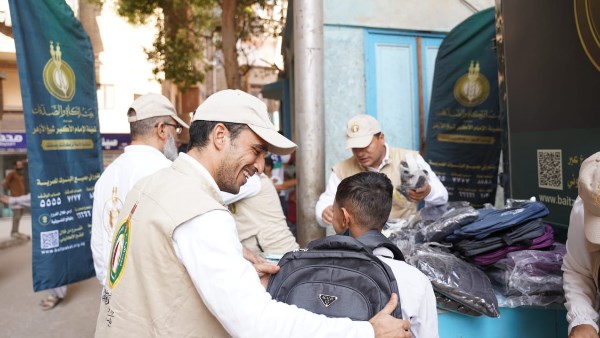 بيت الزكاة والصدقات يوزيع المستلزمات الدراسية على آلاف الطلاب الأيتام في عدة محافظات ضمن حملة إلى المدرسة