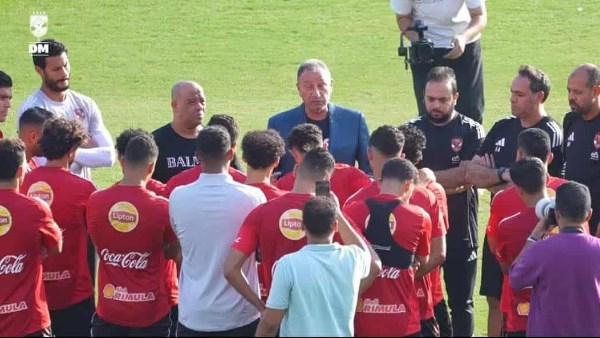 الخطيب يجتمع بلاعبي الأهلي