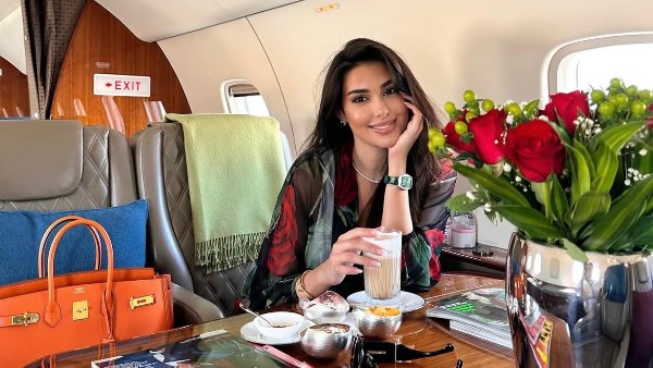 ظهور لافت لـ ياسمين صبري من الطائرة