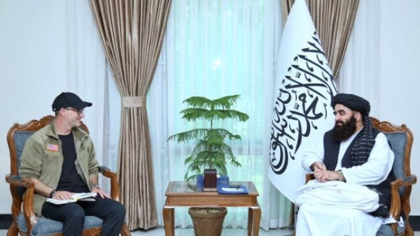 أمير خان متقي مع مبعوث الرئيس الأميركي