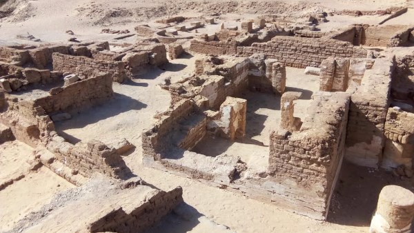 صورة من الاكتشافات في الخارجة