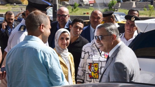 محافظ الإسكندرية يوجه بسرعة تسليم موقف الساعة وتنظيم الحركة المرورية بالموقف