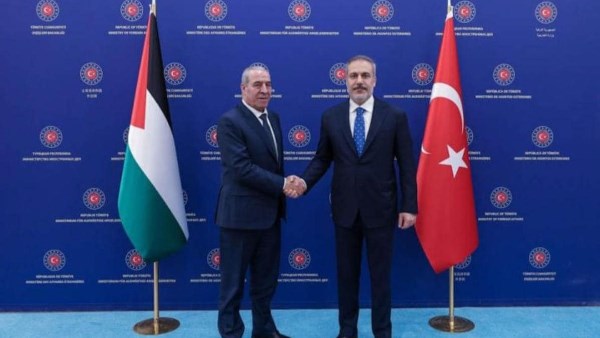 نائب الرئيس الفلسطيني حسين الشيخ ووزير خارجية تركيا هاكان فيدان