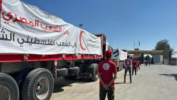 الهلال الأحمر: قافلة "زاد العزة" الـ29 تحمل 2700 طن مساعدات إغاثية عاجلة للفلسطينيين بغزة