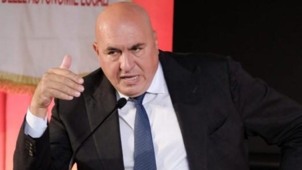 وزير الدفاع الإيطالي
