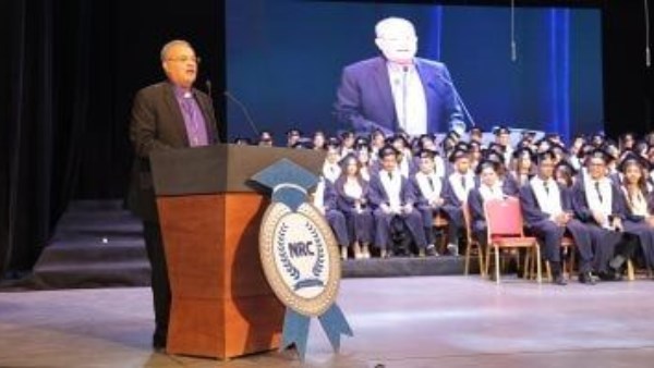 رئيس الطائفة الإنجيلية يشهد حفل تخرج طلبة كلية رمسيس الجديدة بحضور محافظ القاهرة