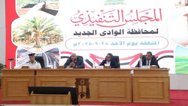 محافظ الوادي الجديد يوجه بالاستعداد للاحتفال بالعيد القومي للمحافظة