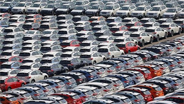الحكومة اليابانية: الاقتصاد يتعافى والرسوم الأمريكية تؤثر على قطاع السيارات