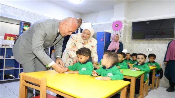 محافظ القاهرة يفتتح حضانة لخدمة أمهات الأسمرات ومركزًا للطباعة على الملابس