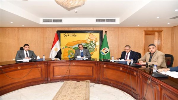 محافظ الفيوم يوجه بسرعة استرداد أراضي الدولة من غير الجادين والمرفوض تقنينها