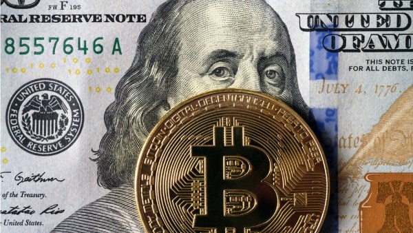 ارتفاع أسعار العملات الرقمية و"بيتكوين" تتجاوز 113 ألف دولار