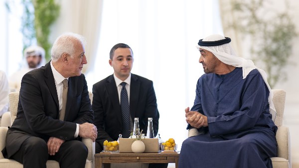 رئيس الإمارات يبحث مع مسؤولية أرمينية علاقات التعاون بين البلدين