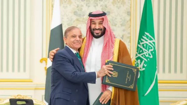 ولي العهد السعودي ورئيس وزراء باكستان