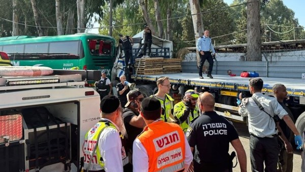 إصابة 5 إسرائيليين جراء سقوط وانفجار طائرة مسيرة حوثية في مدينة إيلات
