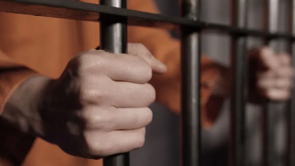 شباب مخطئ والأمن يتصادي.. أحدث جريمتين على السوشيال ميديا