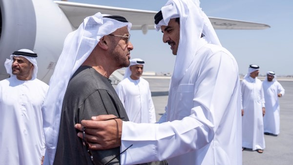 أمير قطر ورئيس الإمارات