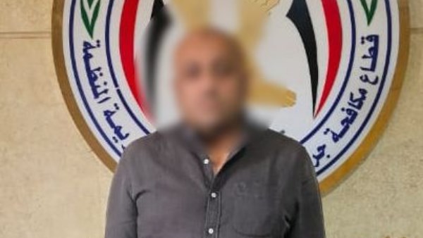 ادعى أنه موظف بخدمة العملاء.. القبض على نصاب يستولى على أموال عملاء البنوك