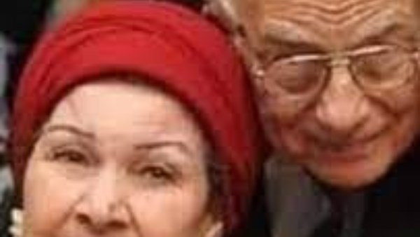 الفنان رشوان توفيق و زوجته 