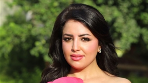 الفنانة نهي صالح 