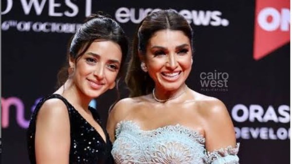 الفنانة روجينا و ابنتها المخرجة مايا 