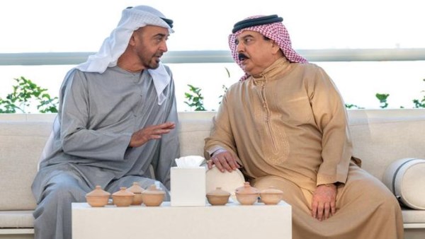 عاهل البحرين ورئيس الإمارات يؤكدان دعمهما لحقوق الشعب الفلسطيني وتضامنهما الكامل مع قطر عاهل البحرين ورئيس الإمارات يؤكدان دعمهما لحقوق الشعب الفلسطيني وتضامنهما الكامل مع قطر