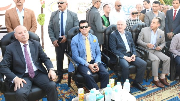 وزير الشباب ومحافظ القاهرة يدشنان بداية مبادرة الكيانات في الشارع بالمطرية