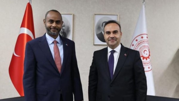 وزير الموانئ والنقل البحري الصومالي يلتقي بوزير الصناعة والتكنولوجيا التركي وزير الموانئ والنقل البحري الصومالي يلتقي بوزير الصناعة والتكنولوجيا التركي