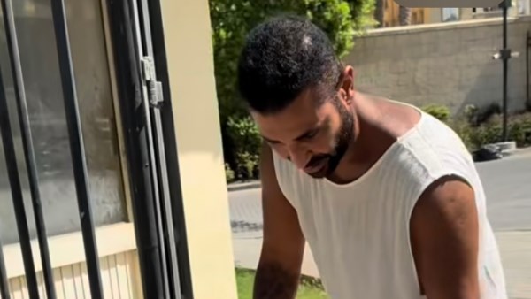 أحمد سعد برفقة بناته للدراسة ويعلق :حسيت قد ايه التعليم مهم للأولاد