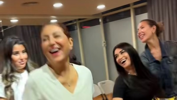 أيتن عامر تنشر فيديو طريف من كواليس "فيلم رومانسي"مع وفاء عامر