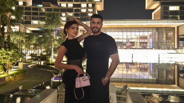 أحدث ظهور لمحمد سامي بصحبة زوجته مي عمر بصورة رومانسية..شاهد