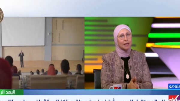 أستاذة الصحافة بكلية الإعلام 