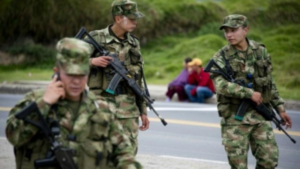 وزير دفاع كولومبيا: أكثر من 30 ألف جندي يتمركزون الآن على الحدود مع فنزويلا