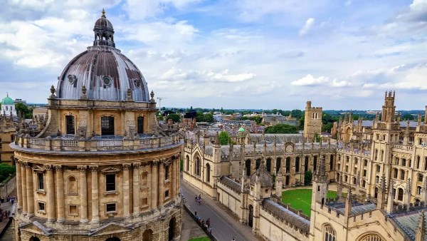 جامعة أكسفورد في بريطانيا 