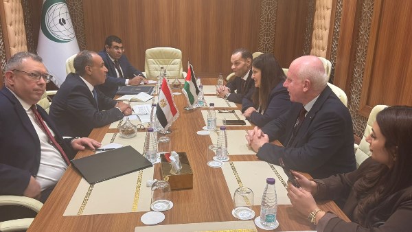 وزير الخارجية يلتقي نظيرته الفلسطينية 