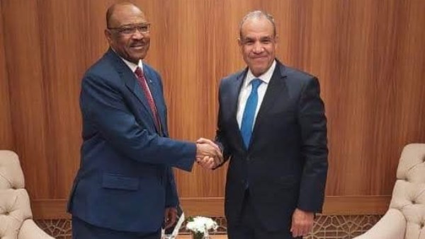 وزير الخارجية مع نظيره السوداني 