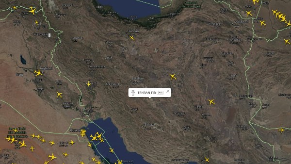 إيران تغلق مجالها الجوي 