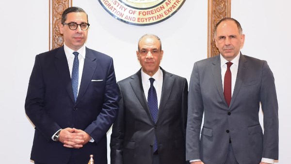 وزير الخارجية ونظرائه القبرصي و اليوناني 