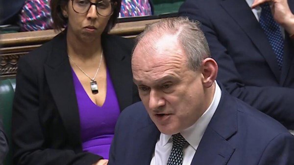 زعيم حزب الديمقراطيين الليبراليين