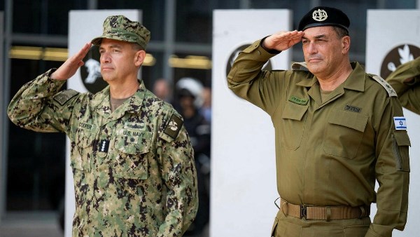 براد كوبر و  إيال زامير 