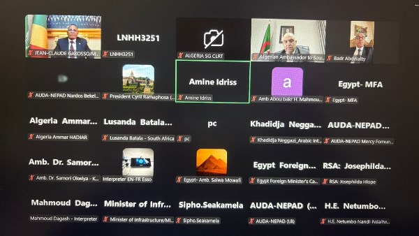 جانب من الاجتماع 