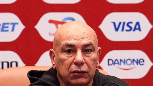 تفاصيل أزمة الشماعة بين حسام حسن وإعلامي مغربي